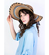 Дамска шапка в бежово с панделка Perea-4 снимка
