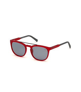 Мъжки слънчеви очила с червени рамки с поляризация снимка