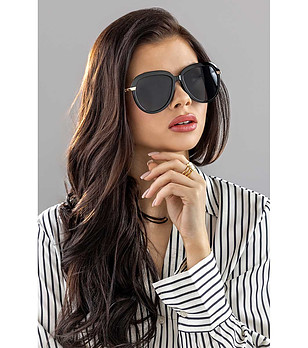 Черни дамски слънчеви очила със златисти дръжки Sophie снимка
