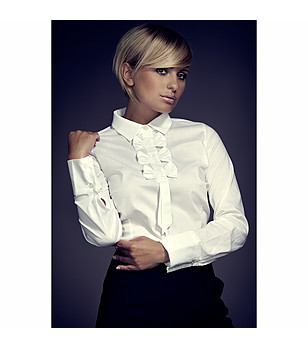 Елегантна бяла риза с панделки снимка