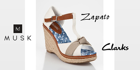 Весела походка с правилният летен чифт сандалиснимка