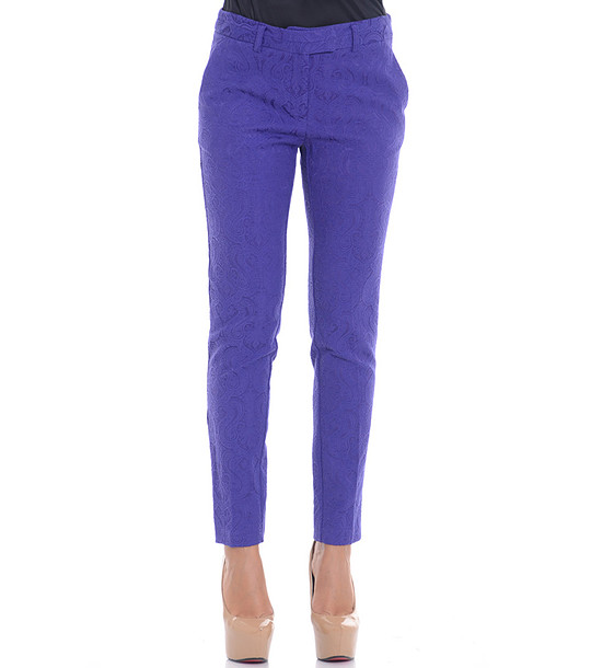 Панталон в морав цвят тип слим снимка