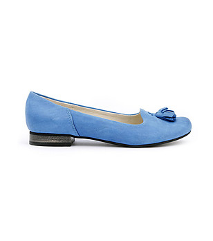 Кожени дамски обувки в син нюанс с пискюли Hestia снимка