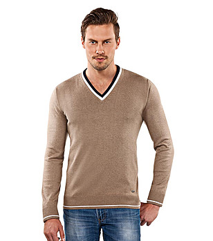 Пуловер в цвят таупе с V-образно деколте снимка