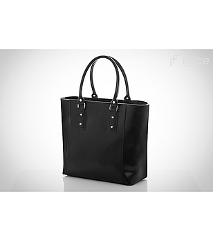 Дамска чанта в черен цвят снимка