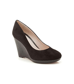 Черни дамски велурени обувки на платформа Comet снимка