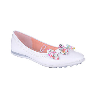 Бели детски обувки тип мокасини 31-36  номер снимка
