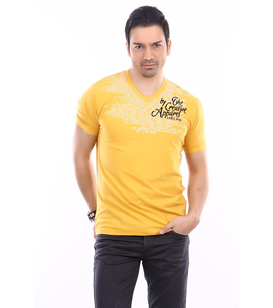 Тениска в жълт цвят с контрастен принт снимка