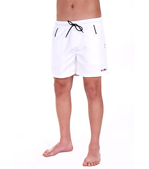 Бели мъжки плажни шорти с контрастна връзка снимка