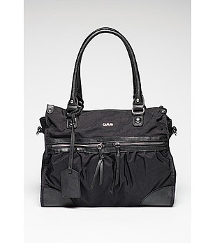 Дамска черна чанта с висулка Nely снимка