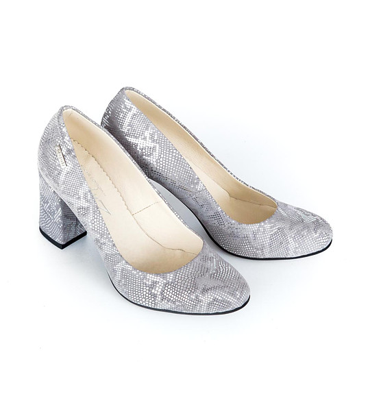 Сиви дамски обувки от естествена кожа със змийски шарки Zaria снимка