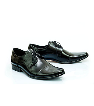 Елегантни черни мъжки кожени обувки с връзки снимка