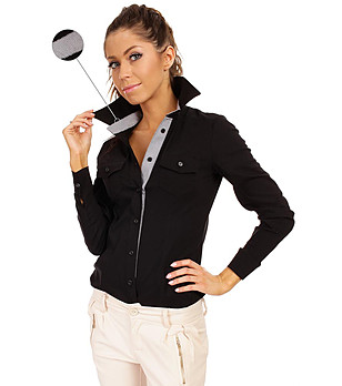 Дамска риза в черно с карирани детайли снимка