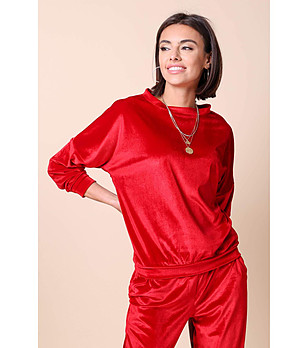 Червена дамска блуза снимка