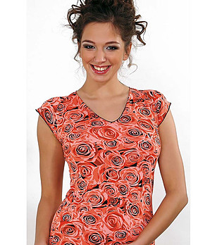 Дамска блуза Monika в цвят корал с принт Рози снимка