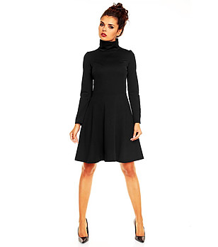 Черна рокля с поло яка  снимка