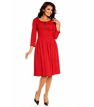 Червена рокля с цип снимка
