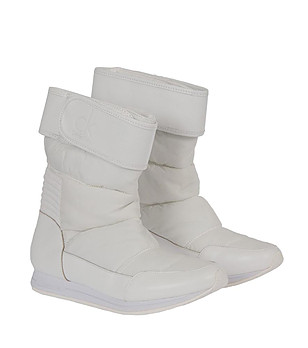 Дамски бели спортни боти снимка