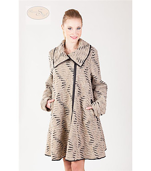 Бежово дамско палто с декорация Megan снимка