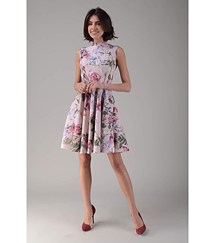 Бежова клоширана рокля с флорален принт Matea снимка