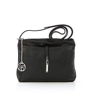 Черна дамска чанта за рамо снимка