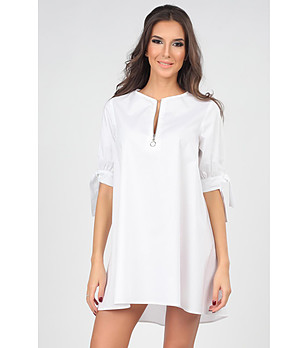 Бяла широка туника снимка