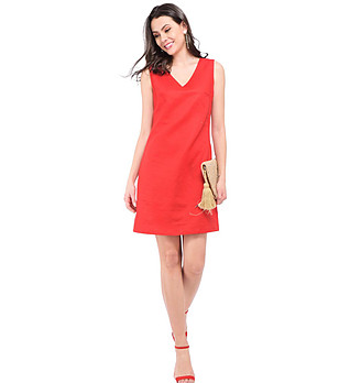 Червена рокля от лен и памук снимка