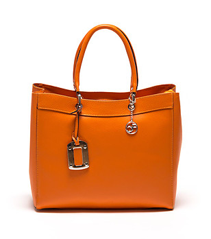 Елегантна дамска чанта в оранжево снимка