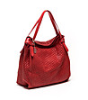 Червена дамска чанта с релеф-2 снимка