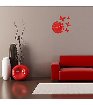 Стенен часовник в червено с пеперуди снимка