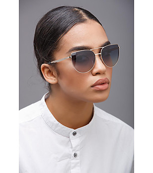 Дамски слънчеви очила с рамки в златисто снимка