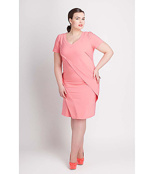 Розова рокля с нестандартен дизайн Tanita снимка