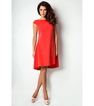Елегантна рокля в червено снимка