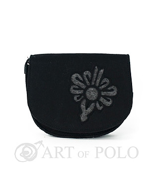 Черна дамска чанта за рамо от филц снимка