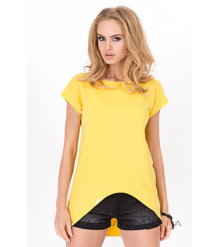 Асиметрична жълта блуза снимка