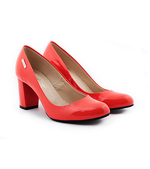 Дамски лачени кожени обувки в червен нюанс Sarah снимка