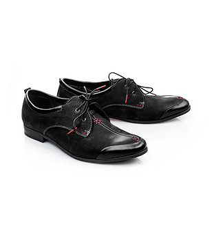 Мъжки обувки от естествена кожа в черно снимка