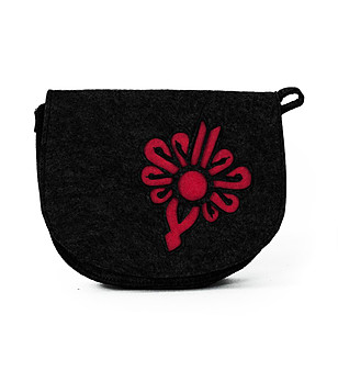 Черна дамска чанта от филц с червено цвете снимка
