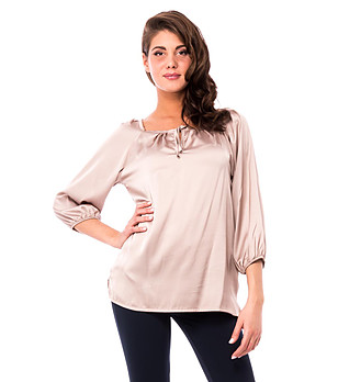 Бежова дамска блуза снимка