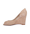 Бежови дамски велурени обувки с асиметричен дизайн -3 снимка