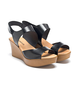 Черни дамски кожени сандали на платформа снимка