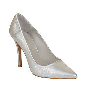 Кожени дамски сребристи обувки Daria  снимка