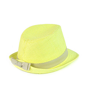 Жълта шапка с контрастна панделка Ester снимка