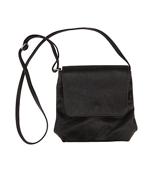 Тъмнокафява дамска кожена чанта с капак снимка