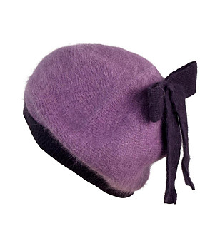 Лилава дамска шапка с контрастна панделка снимка