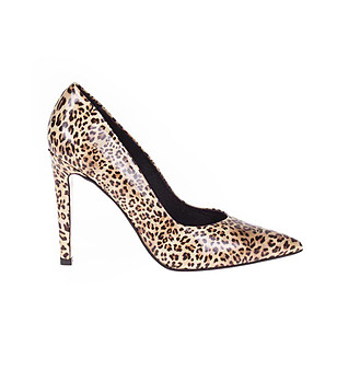 Дамски кожени обувки с леопардови шарки снимка