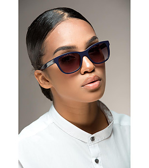 Дамски слънчеви очила в тъмносиньо с лилави лещи снимка
