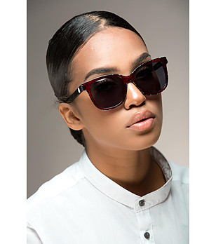 Дамски слънчеви очила в черно и розово снимка