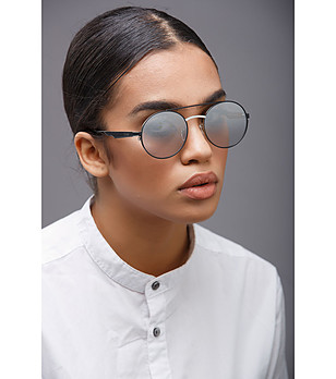 Черни дамски очила със сиви лещи снимка