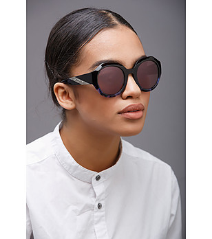 Дамски очила в цвят хавана и синьо с тъмни лещи снимка